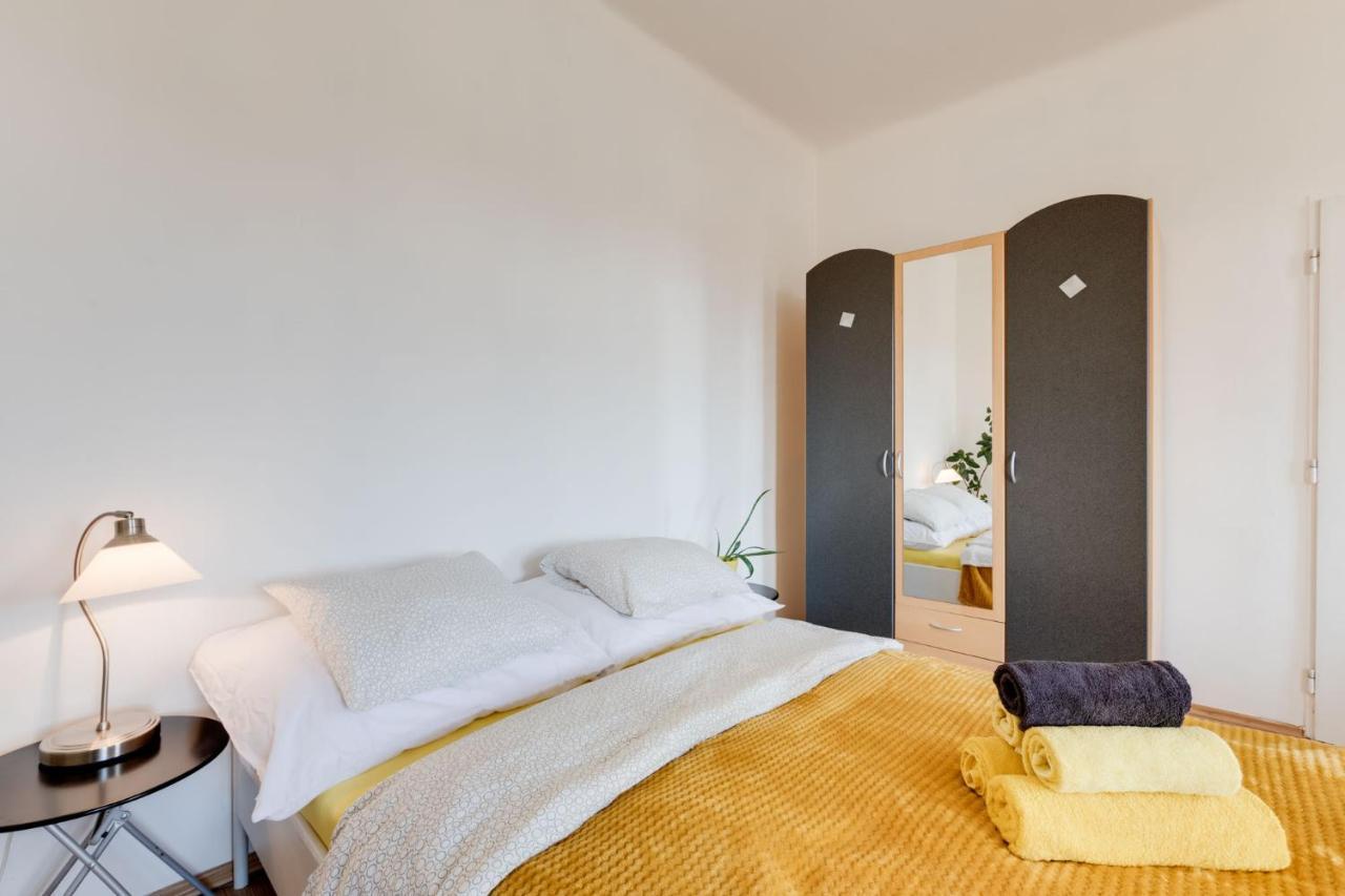 Sunshine Apartment Near The City Center Praga Exterior foto