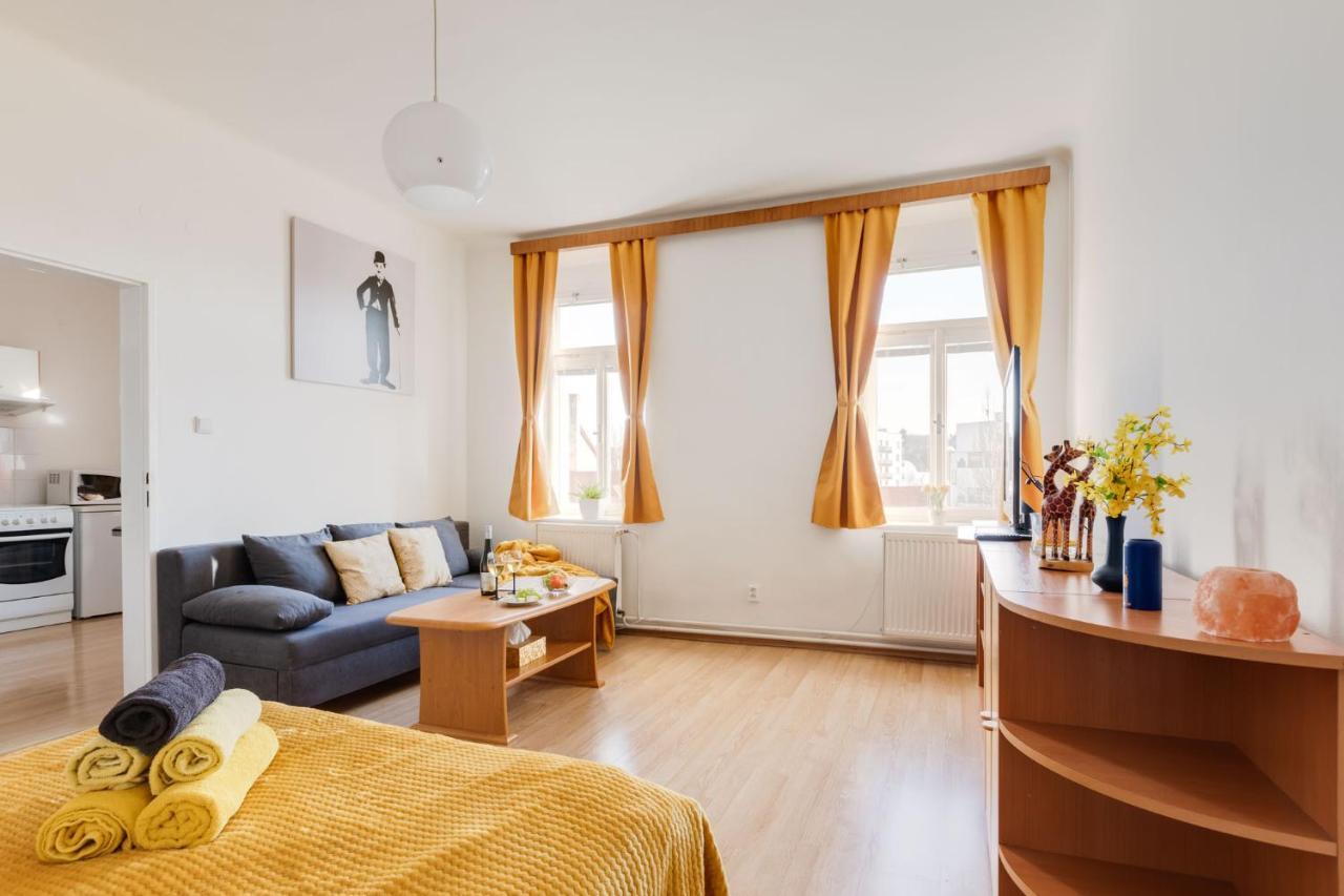Sunshine Apartment Near The City Center Praga Exterior foto
