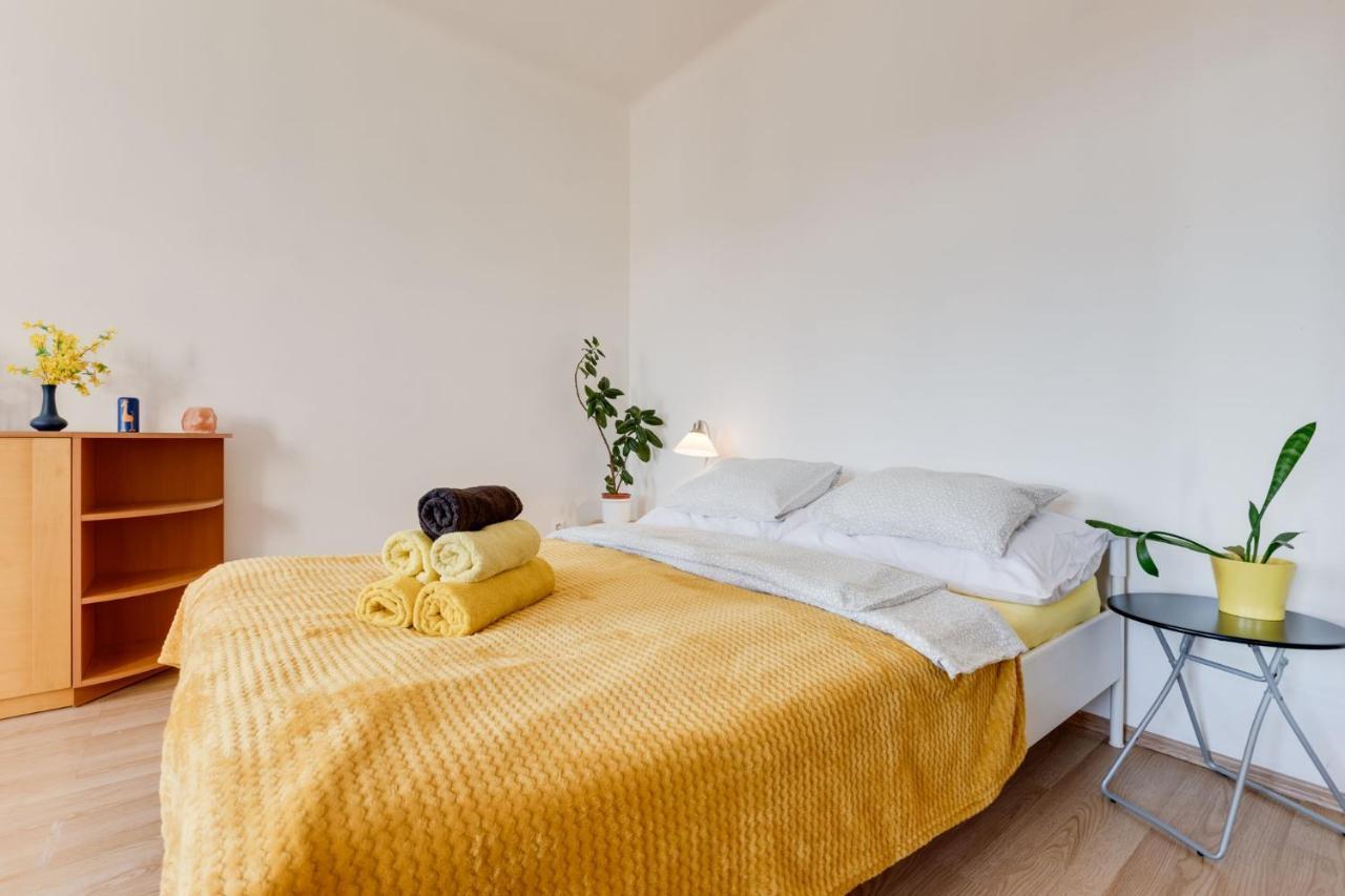 Sunshine Apartment Near The City Center Praga Exterior foto