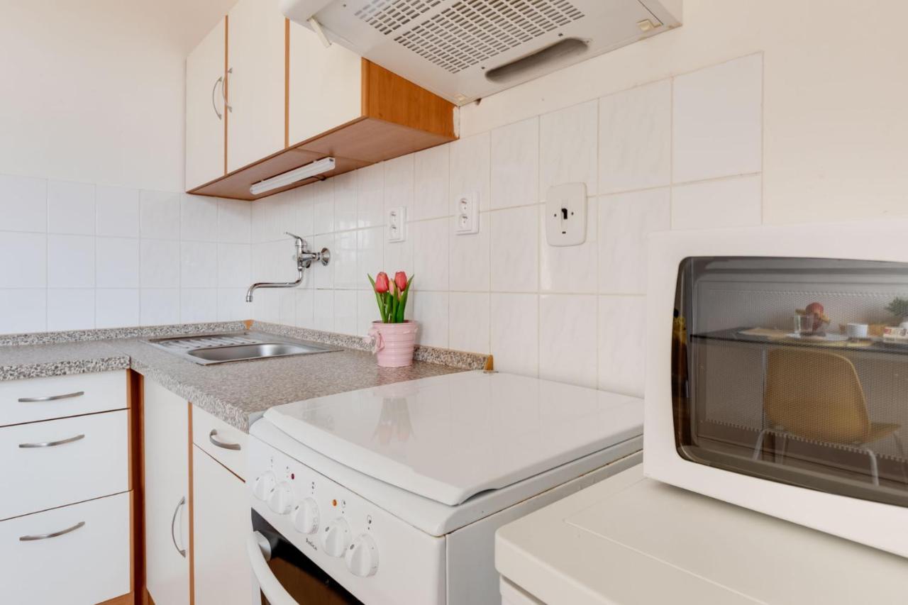 Sunshine Apartment Near The City Center Praga Exterior foto